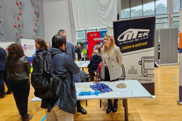 Stoisko MZK w Toruniu na Targach Pracy